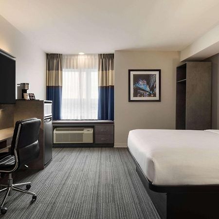 Microtel Inn & Suites By Wyndham Boisbriand Sainte-Therese Экстерьер фото