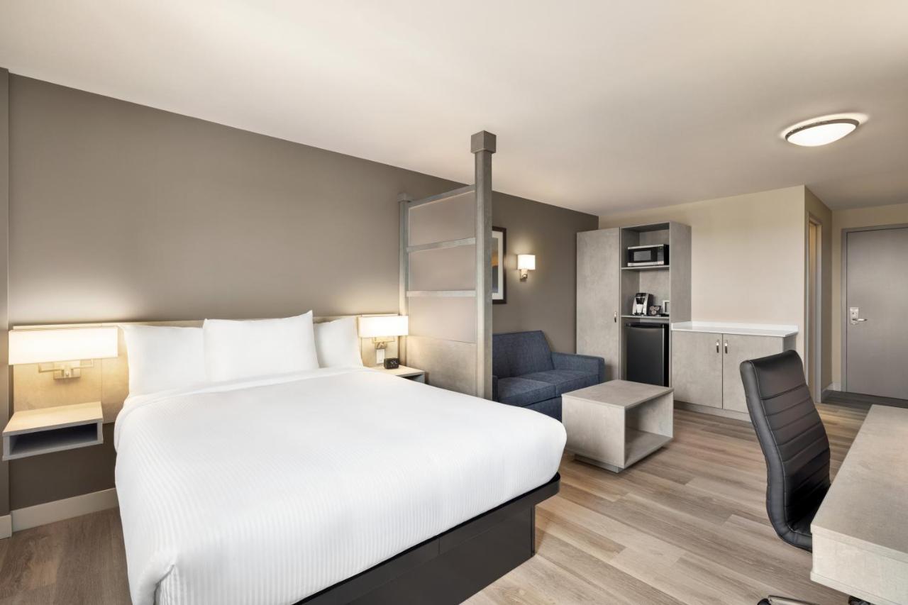 Microtel Inn & Suites By Wyndham Boisbriand Sainte-Therese Экстерьер фото