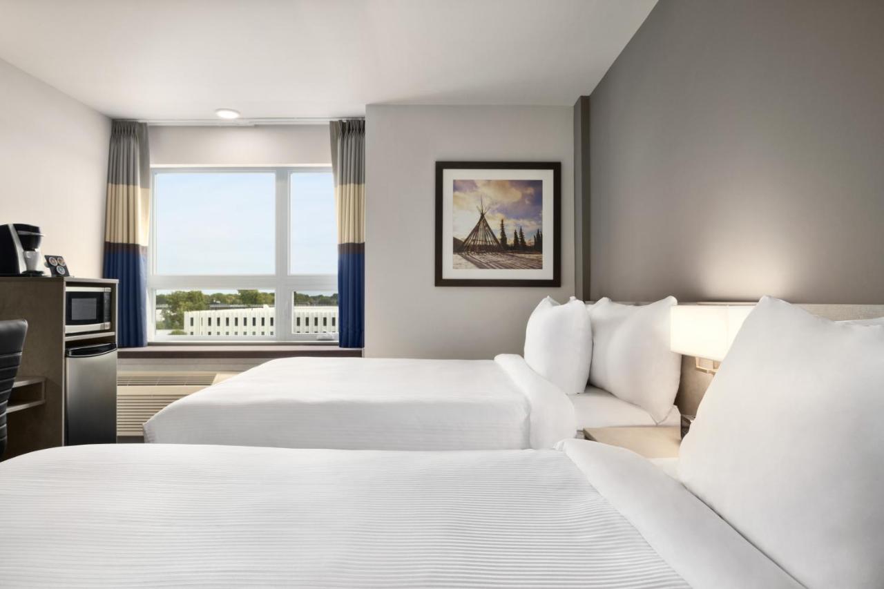 Microtel Inn & Suites By Wyndham Boisbriand Sainte-Therese Экстерьер фото