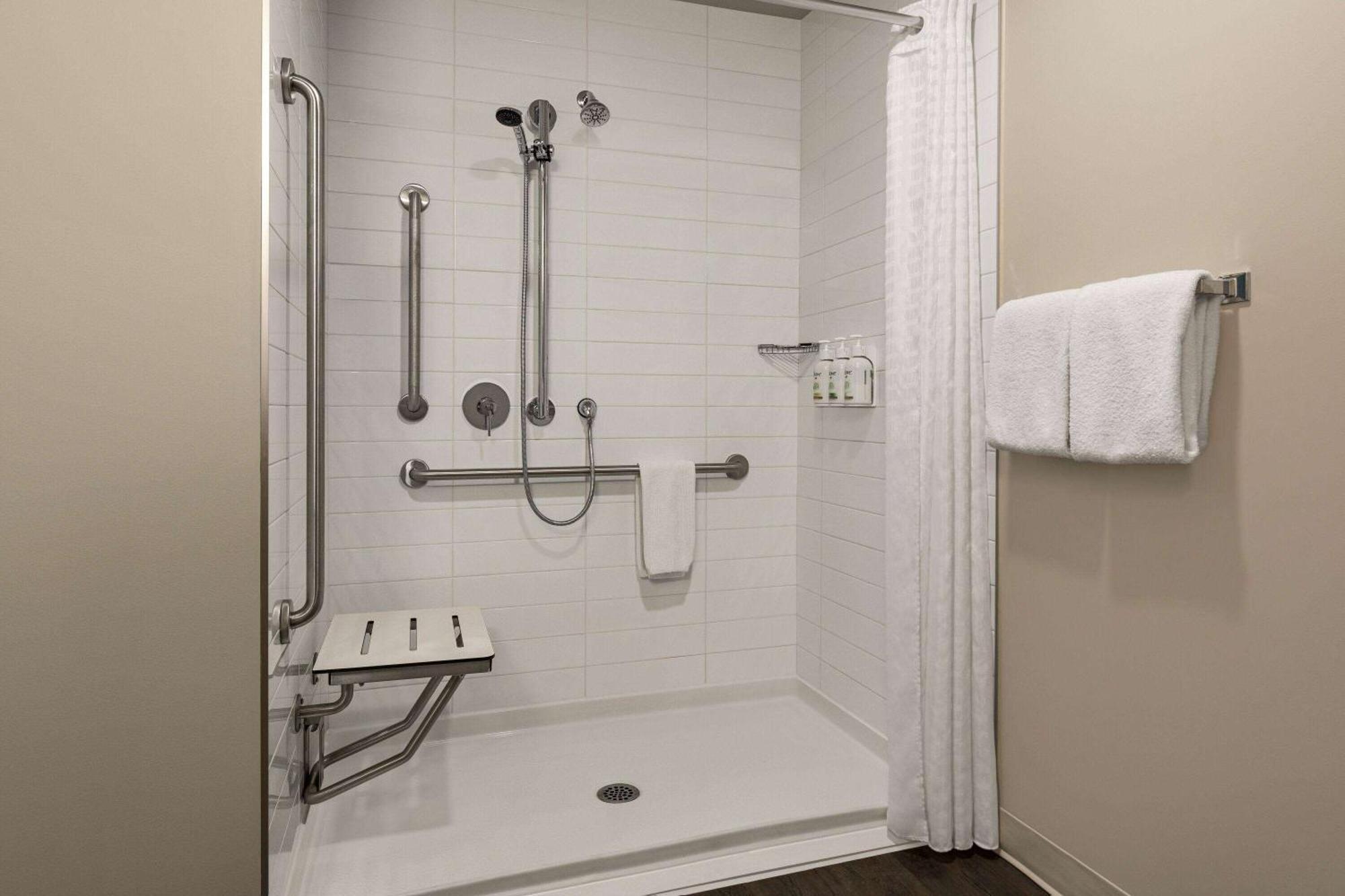 Microtel Inn & Suites By Wyndham Boisbriand Sainte-Therese Экстерьер фото