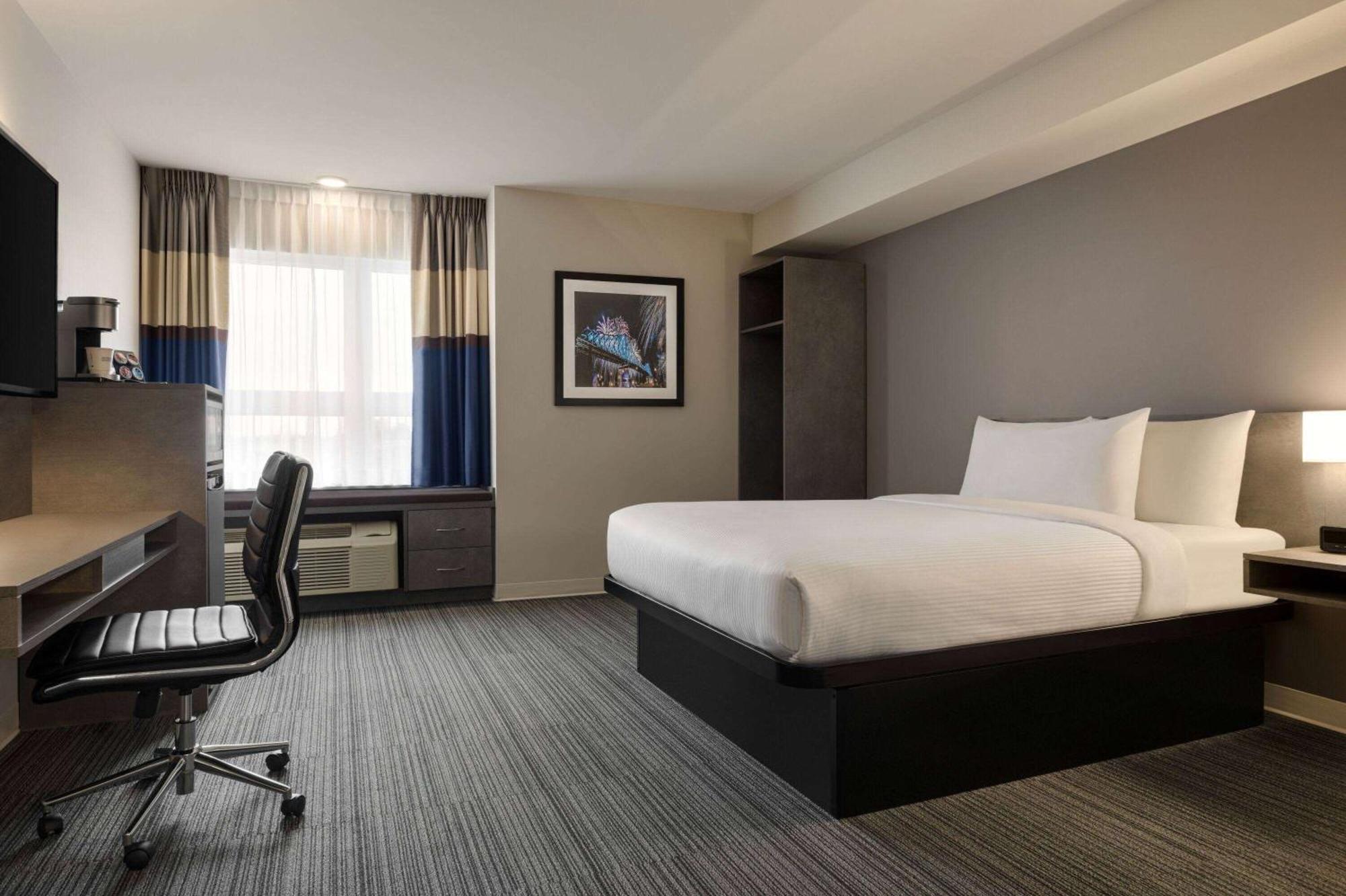 Microtel Inn & Suites By Wyndham Boisbriand Sainte-Therese Экстерьер фото