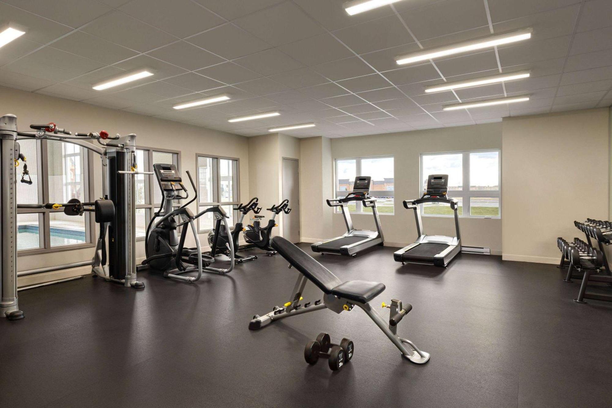 Microtel Inn & Suites By Wyndham Boisbriand Sainte-Therese Экстерьер фото