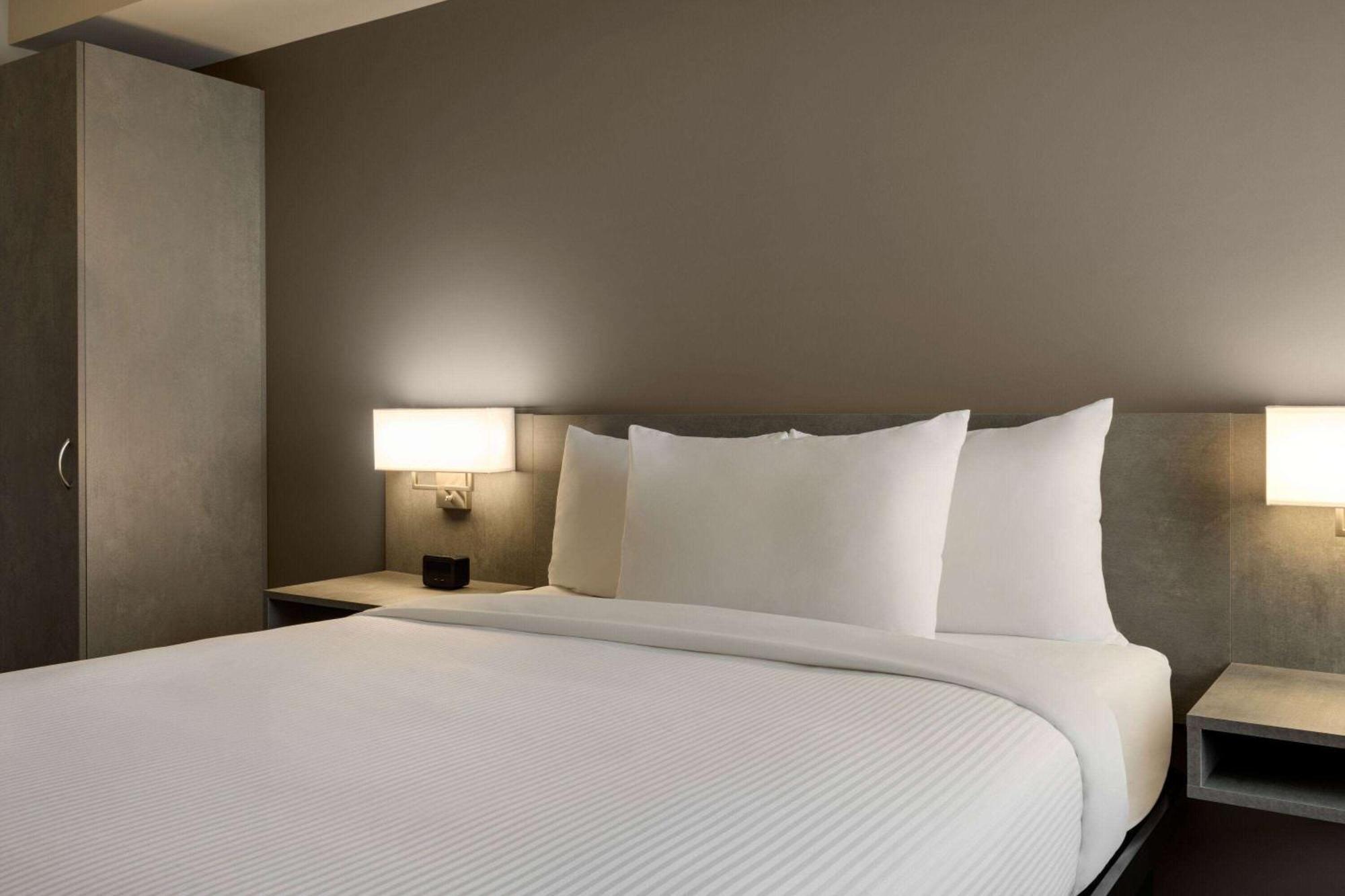 Microtel Inn & Suites By Wyndham Boisbriand Sainte-Therese Экстерьер фото