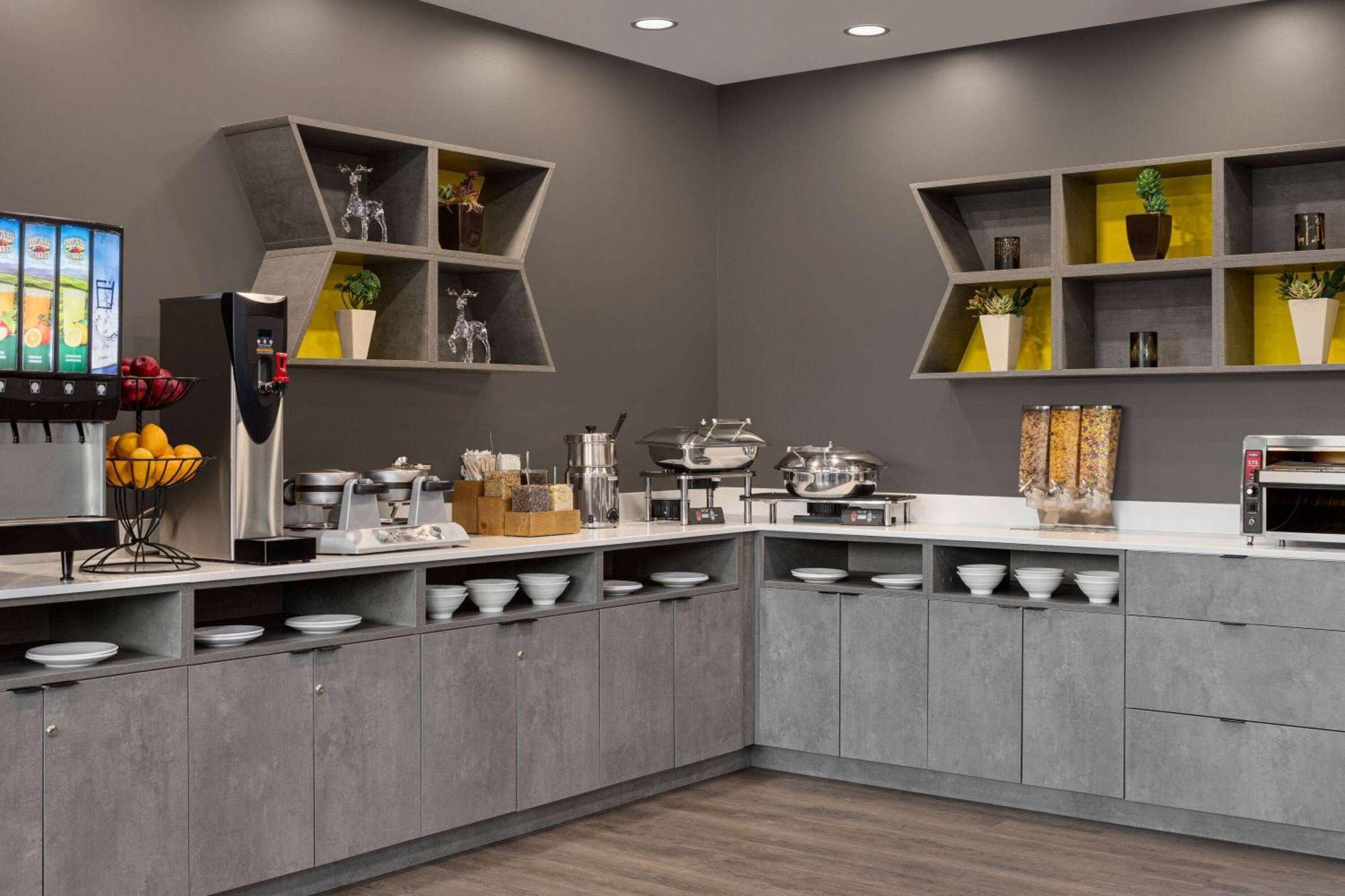Microtel Inn & Suites By Wyndham Boisbriand Sainte-Therese Экстерьер фото