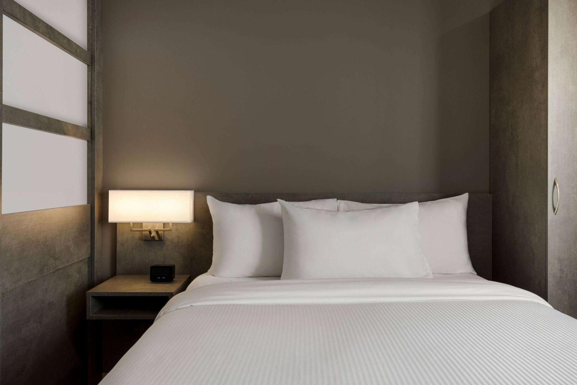 Microtel Inn & Suites By Wyndham Boisbriand Sainte-Therese Экстерьер фото