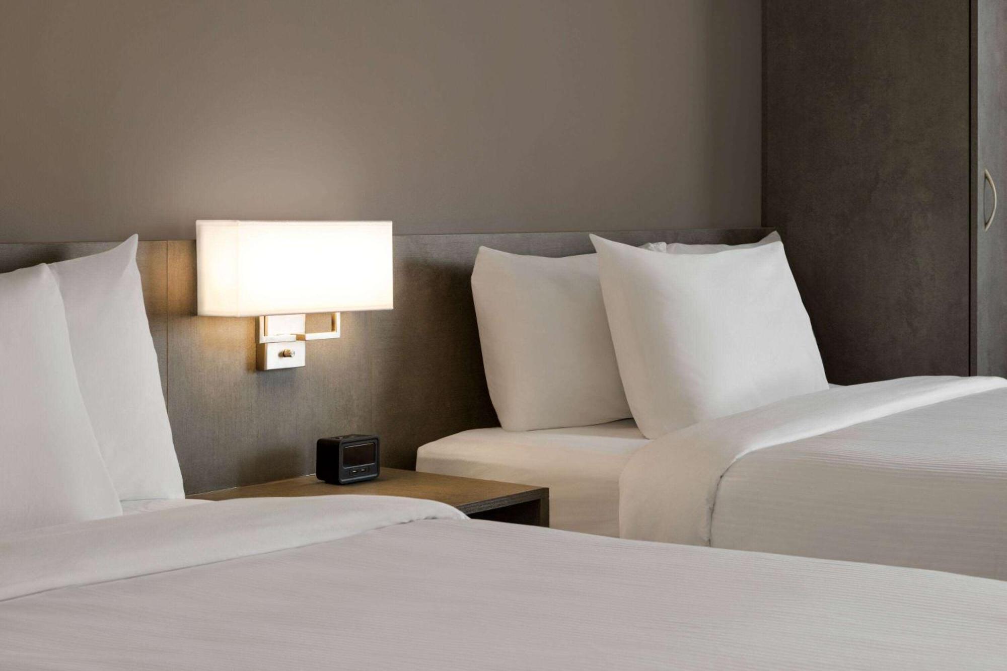 Microtel Inn & Suites By Wyndham Boisbriand Sainte-Therese Экстерьер фото